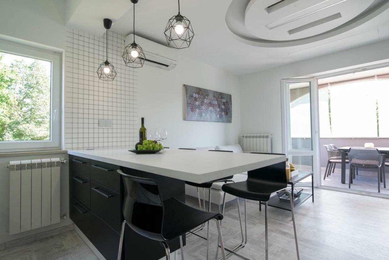Apartments Eli Лабин Экстерьер фото